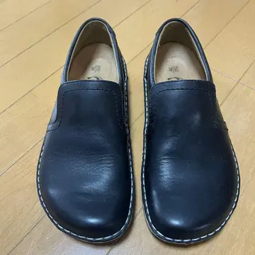 BIRKENSTOCK 블랙 로퍼 슬립온 25