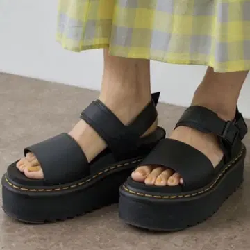 Dr.Martens VOSS QUAD 샌들 UK4 통굽