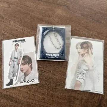 RIIZE WONBIN 회장에서 랜덤으로 증정하는 ID 폴더, 스티커