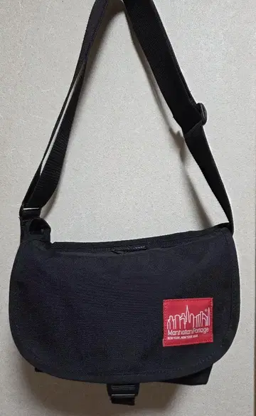 Manhattan Portage 블랙 숄더백