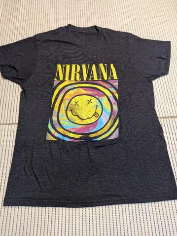 NIRVANA 스마일리 페이스 티셔츠 L 사이즈