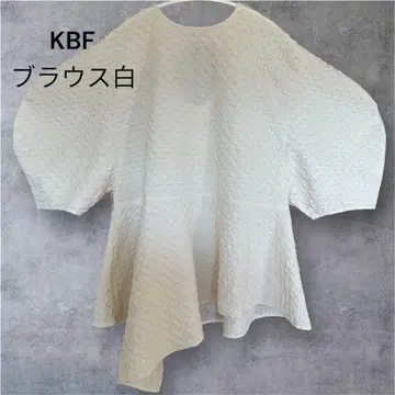 KBF 오프 화이트 블라우스 백 오픈 퍼프 블라우스 비대칭 볼록 원단