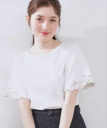 미사용 새상품 쿠튀르 브로치 반팔