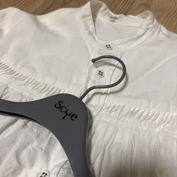Scye 사이 린넨 턱 블라우스 아이보리 40