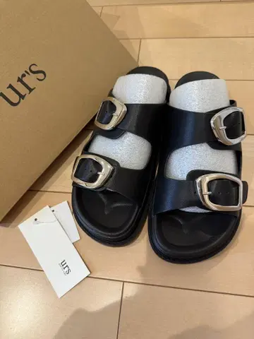urs 블랙 더블 버클 샌들