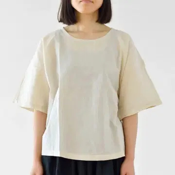 젠 선생님의 일상복 티셔츠 숏 베이지
