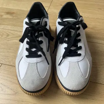 오니츠카타이거 스니커즈