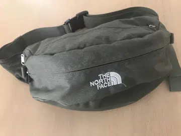 THE NORTH FACE 바디백 카키