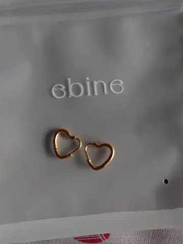 ebine 하트 모양 골드 귀걸이