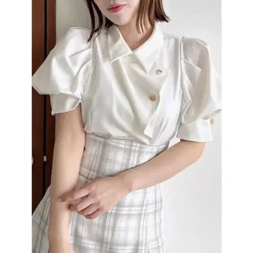택 포함 새상품 dazzlin 멀티 버튼 디자인 블라우스