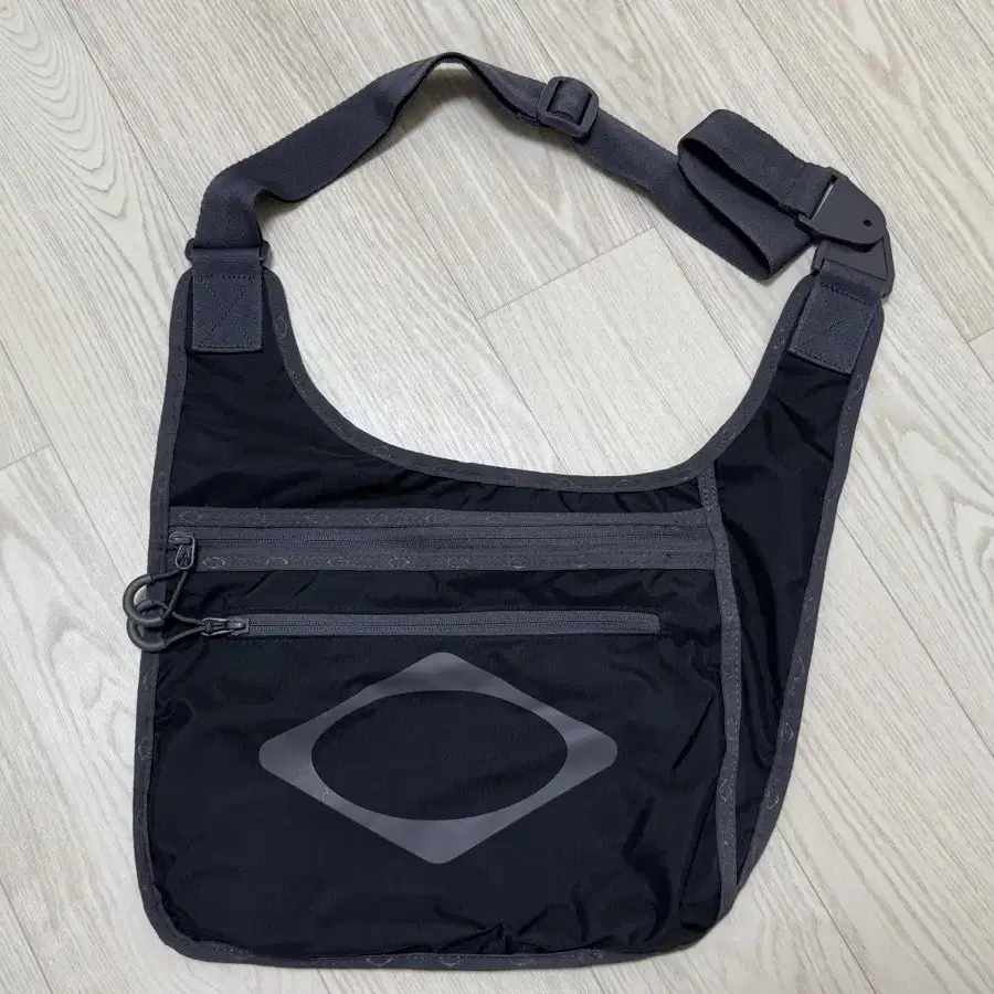 MISCHIEF | 미스치프 (New) Mischief Rhombus Pocket Sling Bag