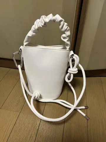 emmi atelier 개더 핸들 미니 숄더백