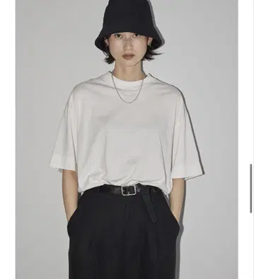 면과 실크 혼방 소재의 실용적인 반소매 티셔츠