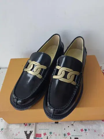 TOD'S 블랙 로퍼