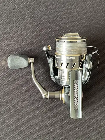 Revo ROCKET 2500S 스피닝 릴