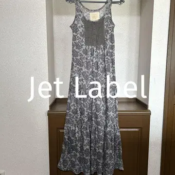 Jet Label 플라워 프린트 슬리브리스 원피스