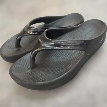 우메가 26.5~27cm 통굽 블랙 플랫 샌들