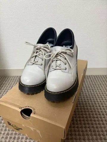 Dr. Martens Salome 그레이 통굽 힐