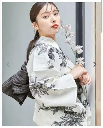 Dita 유카타 [여름 색의 해바라기 시라베 (먹색)]