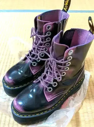 닥터마틴 dr.martens JADON MAX 8홀 부츠