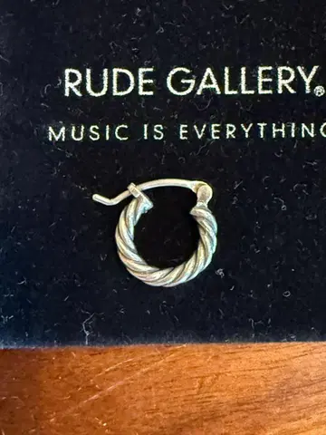 RUDE GALLERY 트위스트 디자인 실버 귀걸이