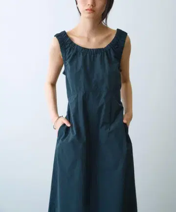 CODE A sporty gathered dress 원피스 네이비