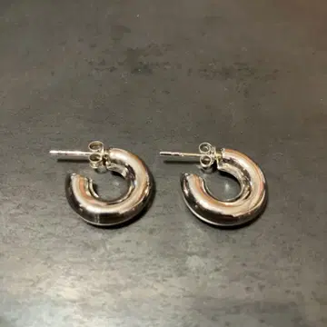 SILVER925 STUD FOOP EARRINGS/실버/귀걸이