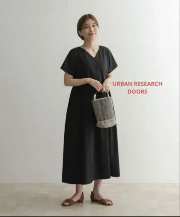 어반 리서치 도어즈 2WAY 절개 개더 원피스