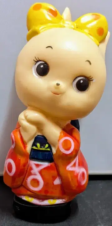 야스다 신탁 은행 저금통 양손을 목에 대고 빨간 기모노 110mm