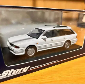 1/43 스케일 화이트 F10 디아망테 왜건