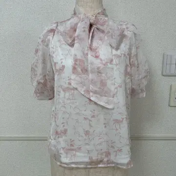 미셸 마카롱 토와르드 주이 보타이 블라우스 리본 올 패턴 핑크