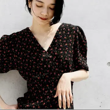 카트린 도쿄 V넥 맥시 원피스