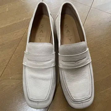 SAYA 화이트 가죽 로퍼