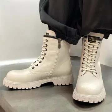 새상품 숏부츠 여성용 걷기 편한 통굽 22.5cm 아이보리