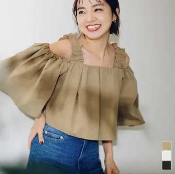 미사용 새상품 urs (유어즈) 오프숄더 프릴 탑 S 베이지