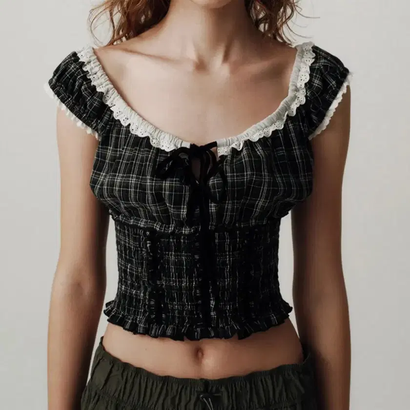 TheBarnnetトップスBlackPetuniaSmocked Blouse The Barnnet Petunia Smocked Blouse Black on Bunjang Global Site.