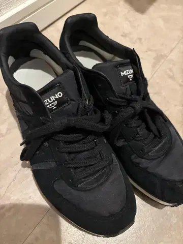 Mizuno 마가렛 파웰 콜라보 스니커즈