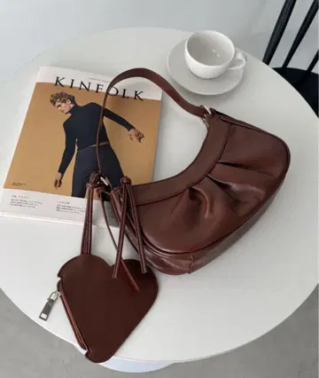 브라운 핸드백