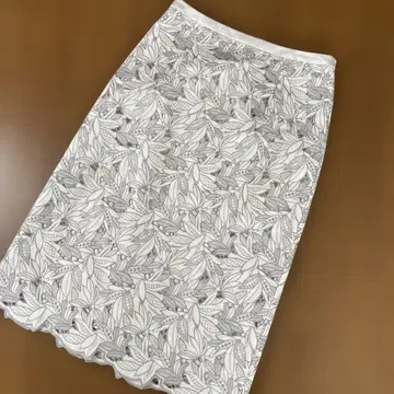 새상품급 RefIect 그레이 베이지 레이스 타이트 스커트