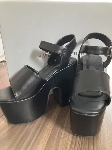Vivian 통굽 플랫폼 앵클 스트랩 샌들 블랙 M