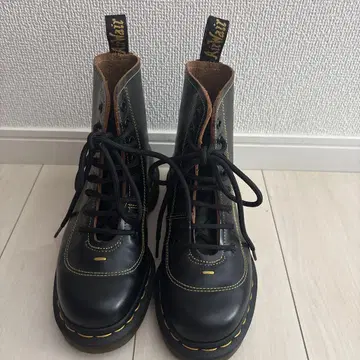 블랙 가죽 하이컷 부츠