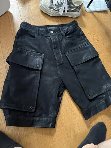 대량 생산되지 않은 왁스 처리된 데님 바기 쇼츠