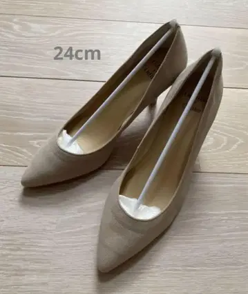베이지 스틸레토 하이힐