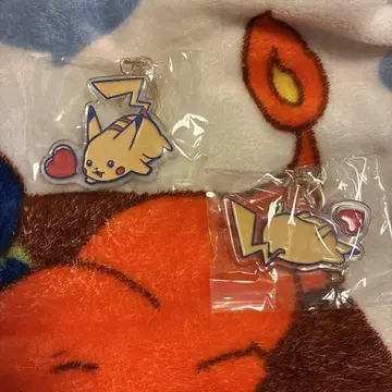 다이너 피카츄 아크릴 키링