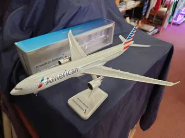hogan 1/200 아메리칸 항공 AIRBUS A330-300