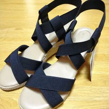 미사용 새상품 7cm 힐 웨지솔 밴딩 크로스 샌들 L 블랙