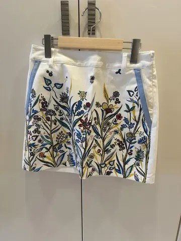 캘러웨이 화이트 꽃무늬 자수 스커트 S