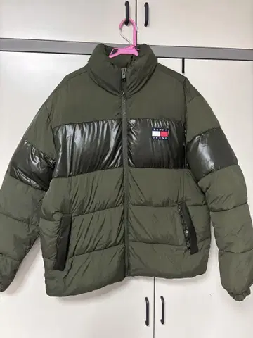 TOMMY JEANS 올리브 그린 다운 자켓