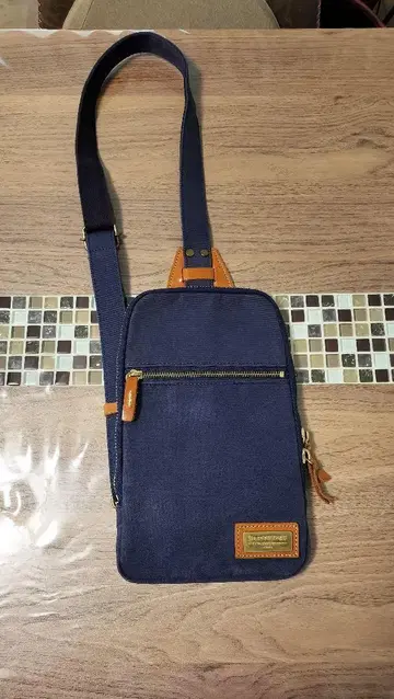 BAGGY PORT 네이비 숄더백
