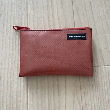 프라이탁 레드 프래그먼트 케이스